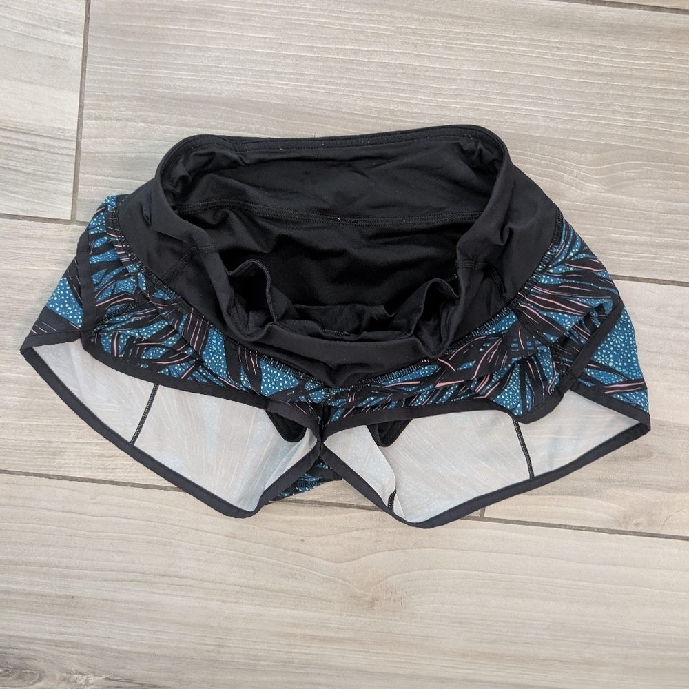 Lululemon Speed Shorts in Palm Lace Tofino Teal Multi/Black - Picture 3 of 6